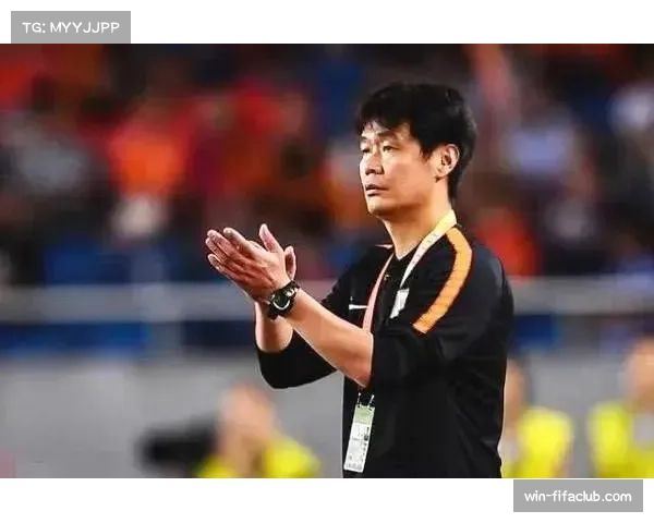 主帅离职对年轻球员成长的影响，小杨面临新的挑战